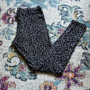 Victoria Secrets Leggings - Grey Cheetah